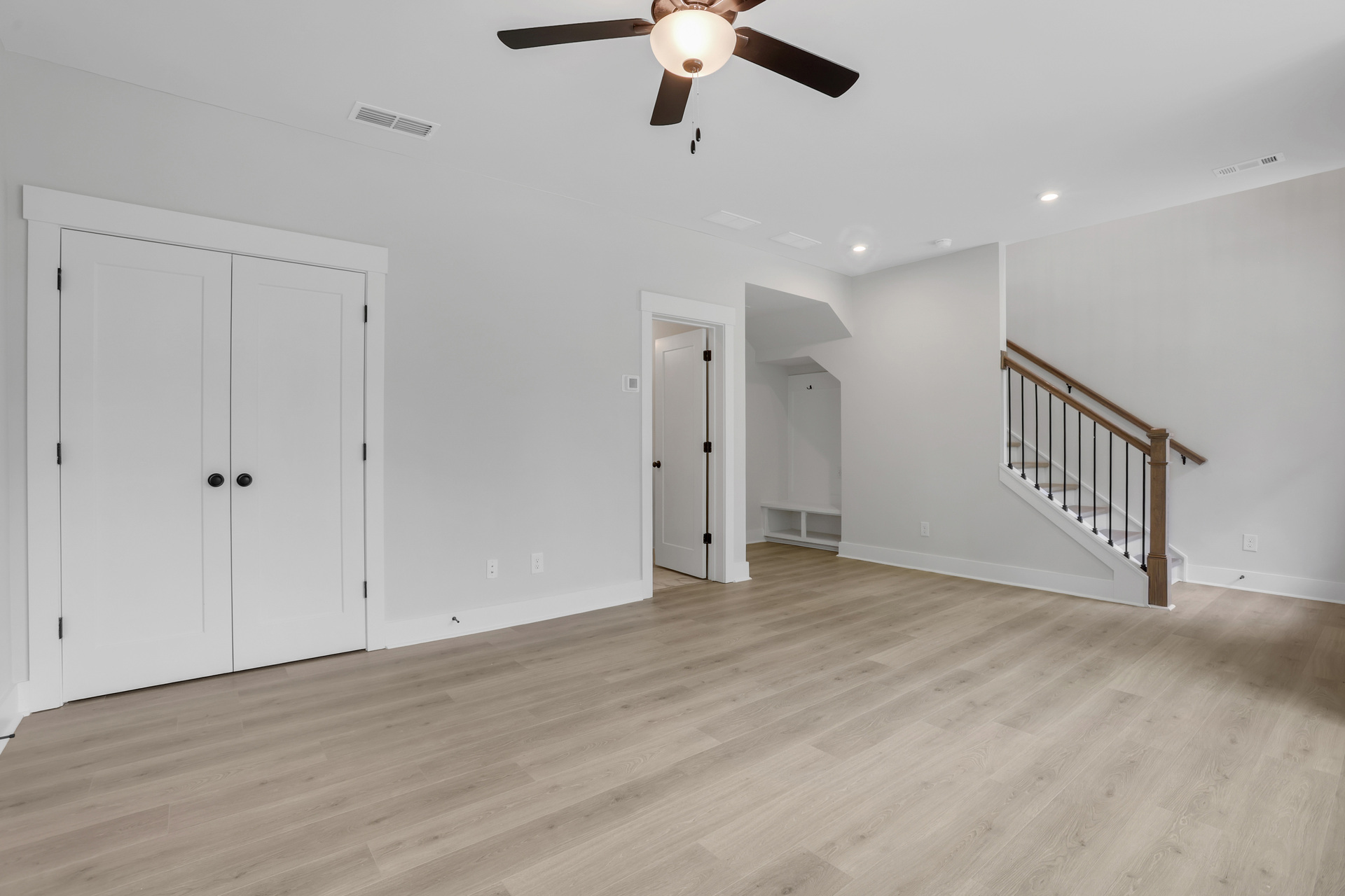 recreation room with hard surface flooring and en-suite bath