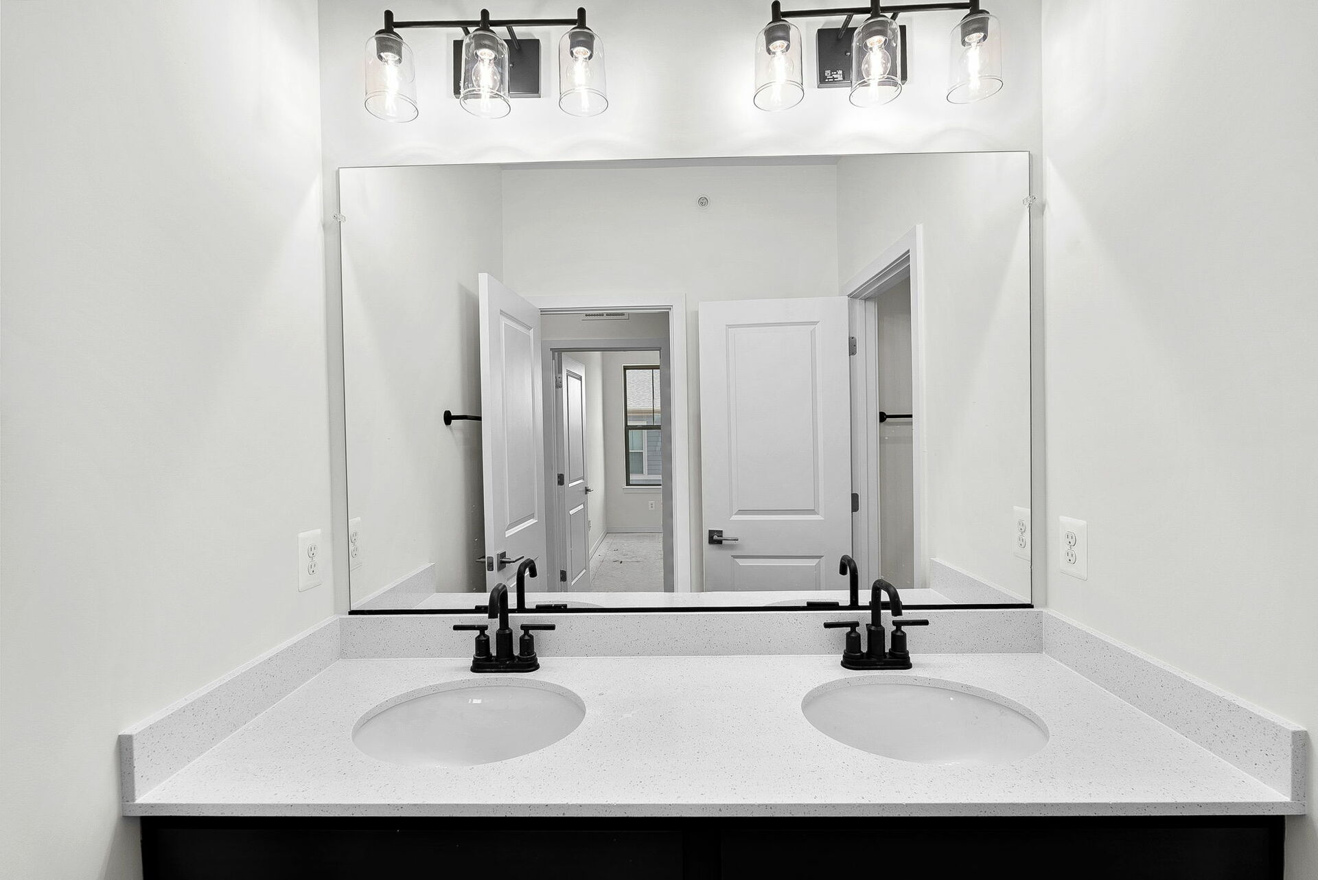 dual vanities with large mirror