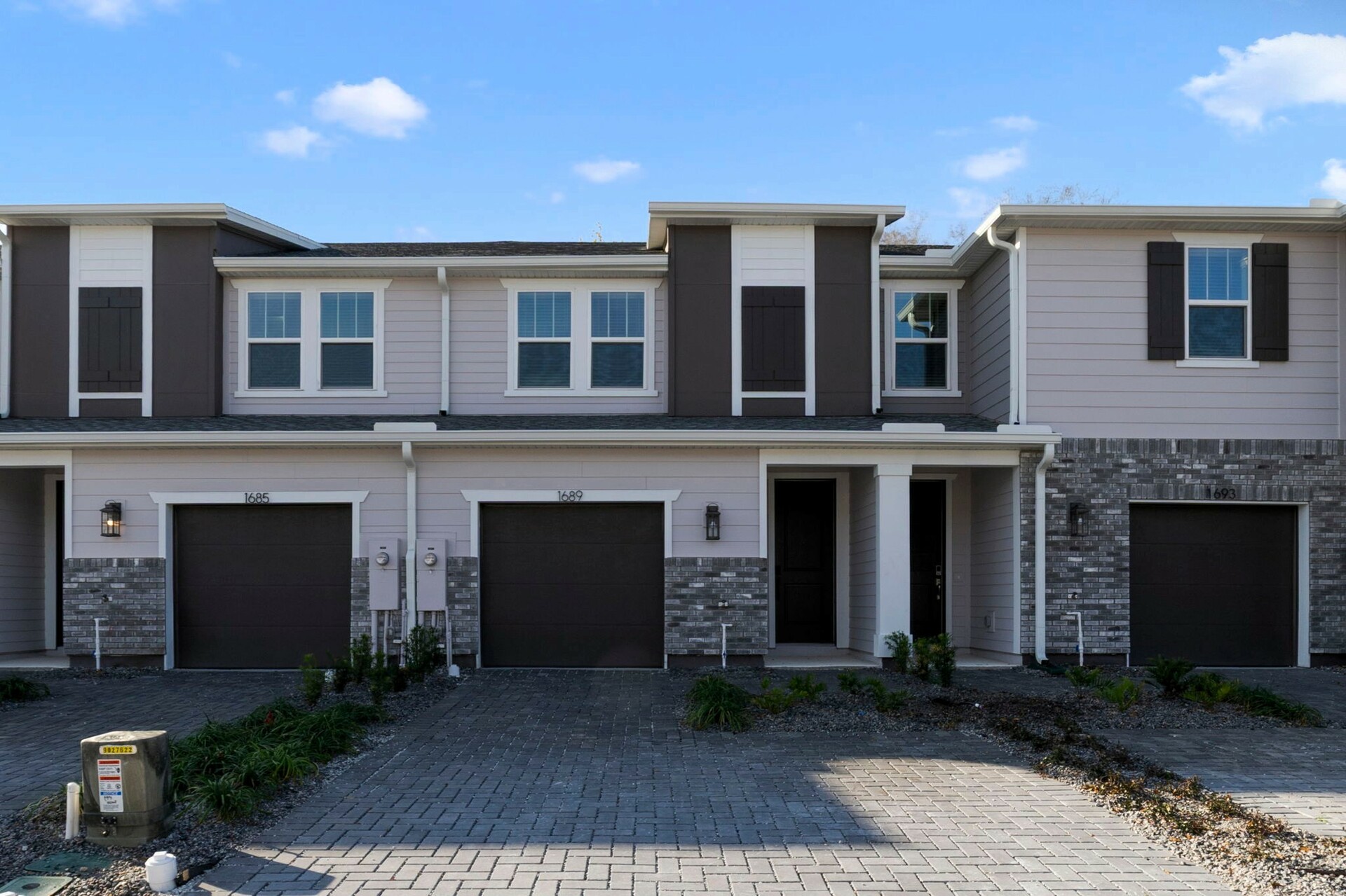 front exterior with single car garage