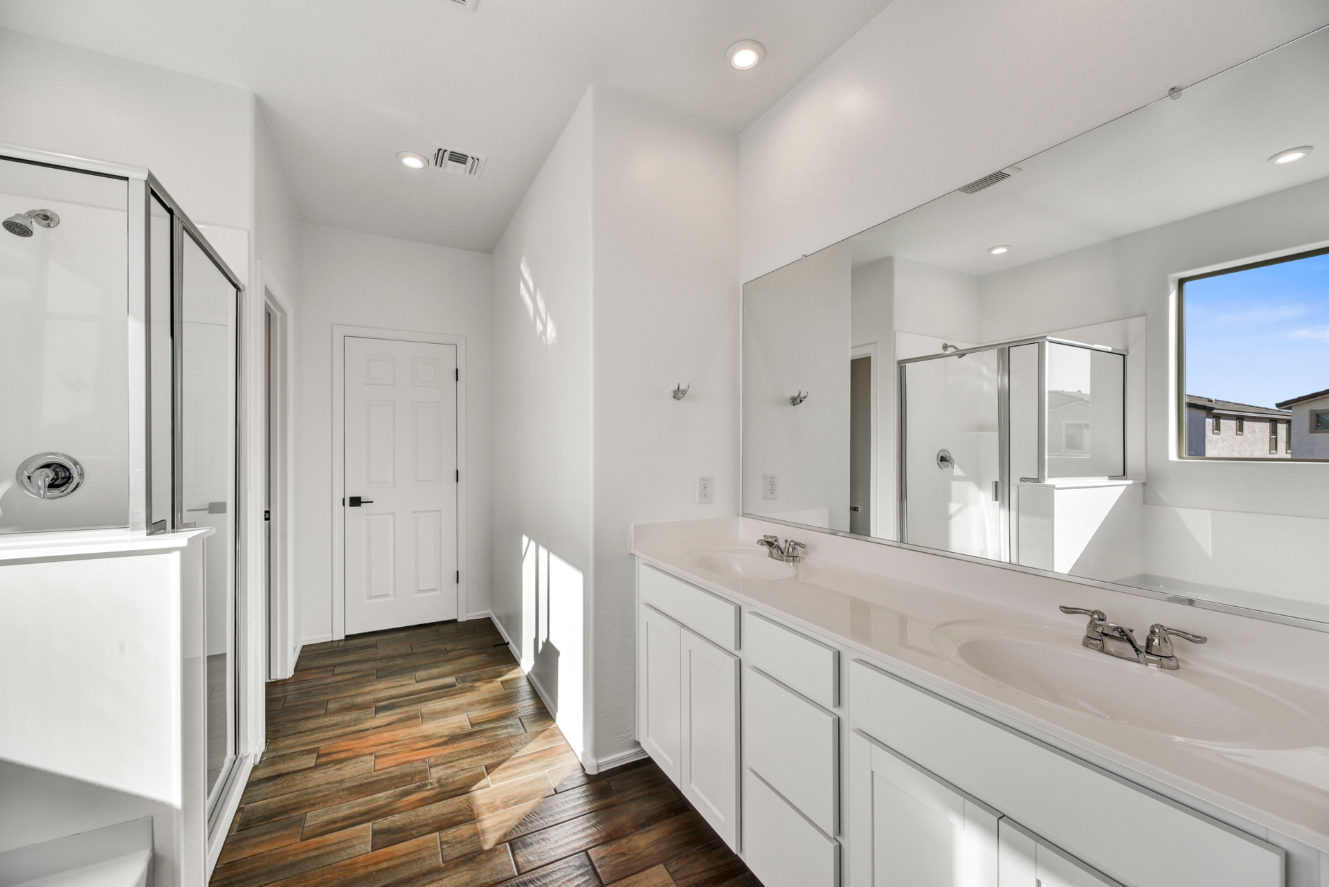 Ash Primary Bathroom