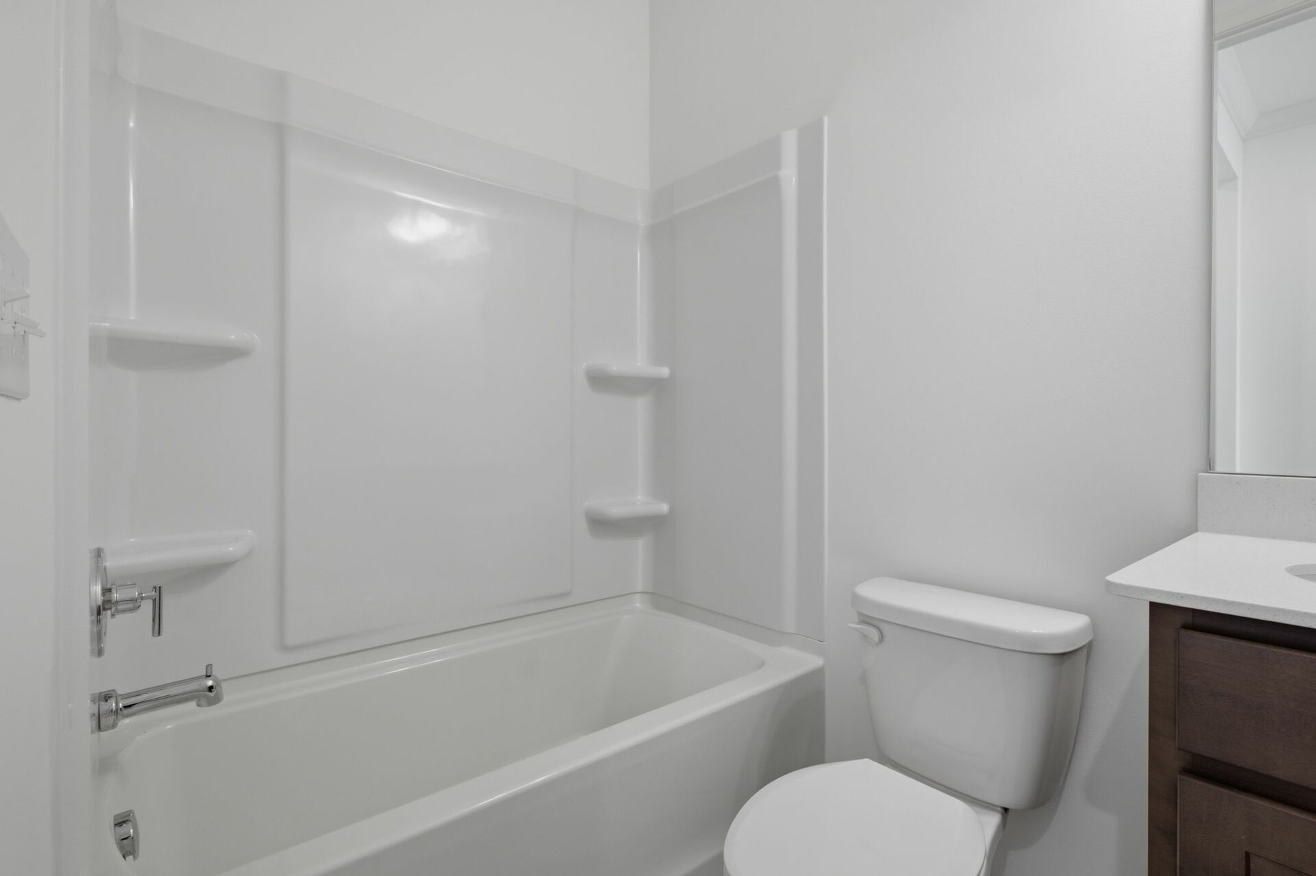 secondary bath with large mirror and tub 