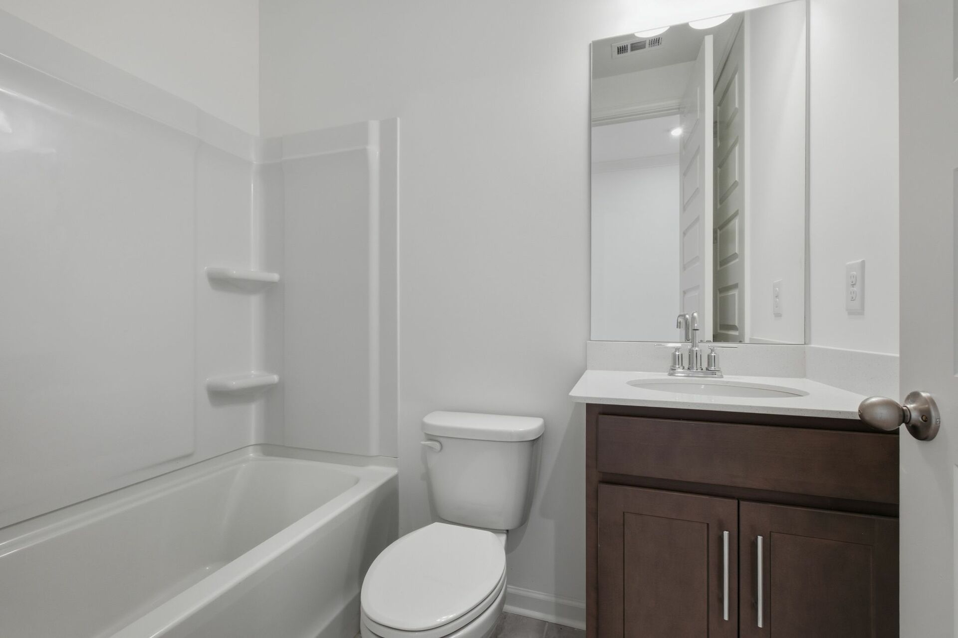 secondary bath with large mirror and tub 