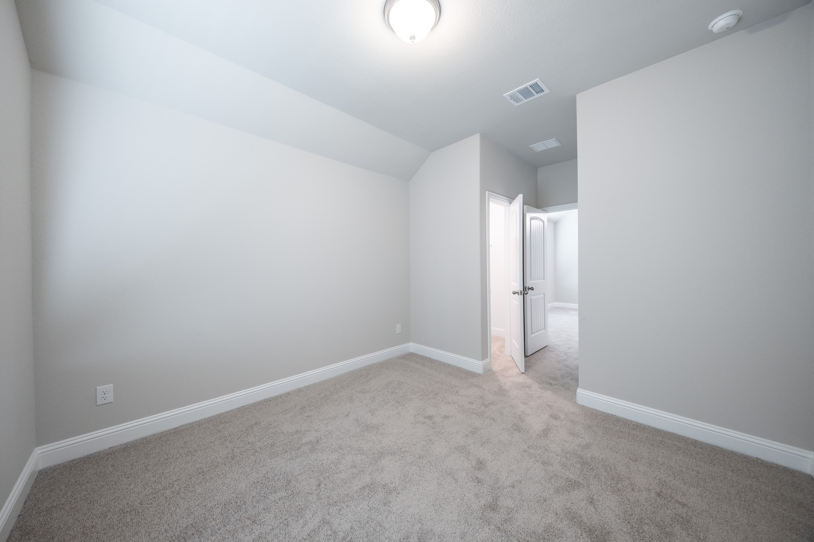 guest bedroom with carpet and walk-in closet