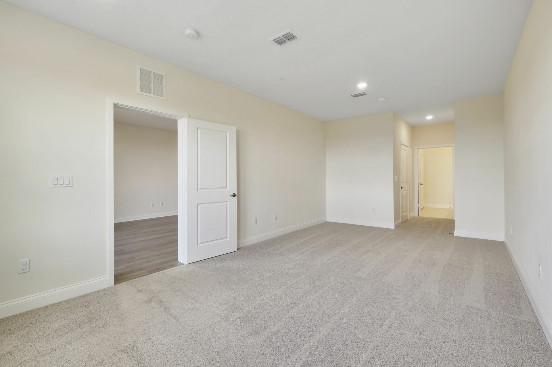 carpet throughout, large sitting room with dual window
