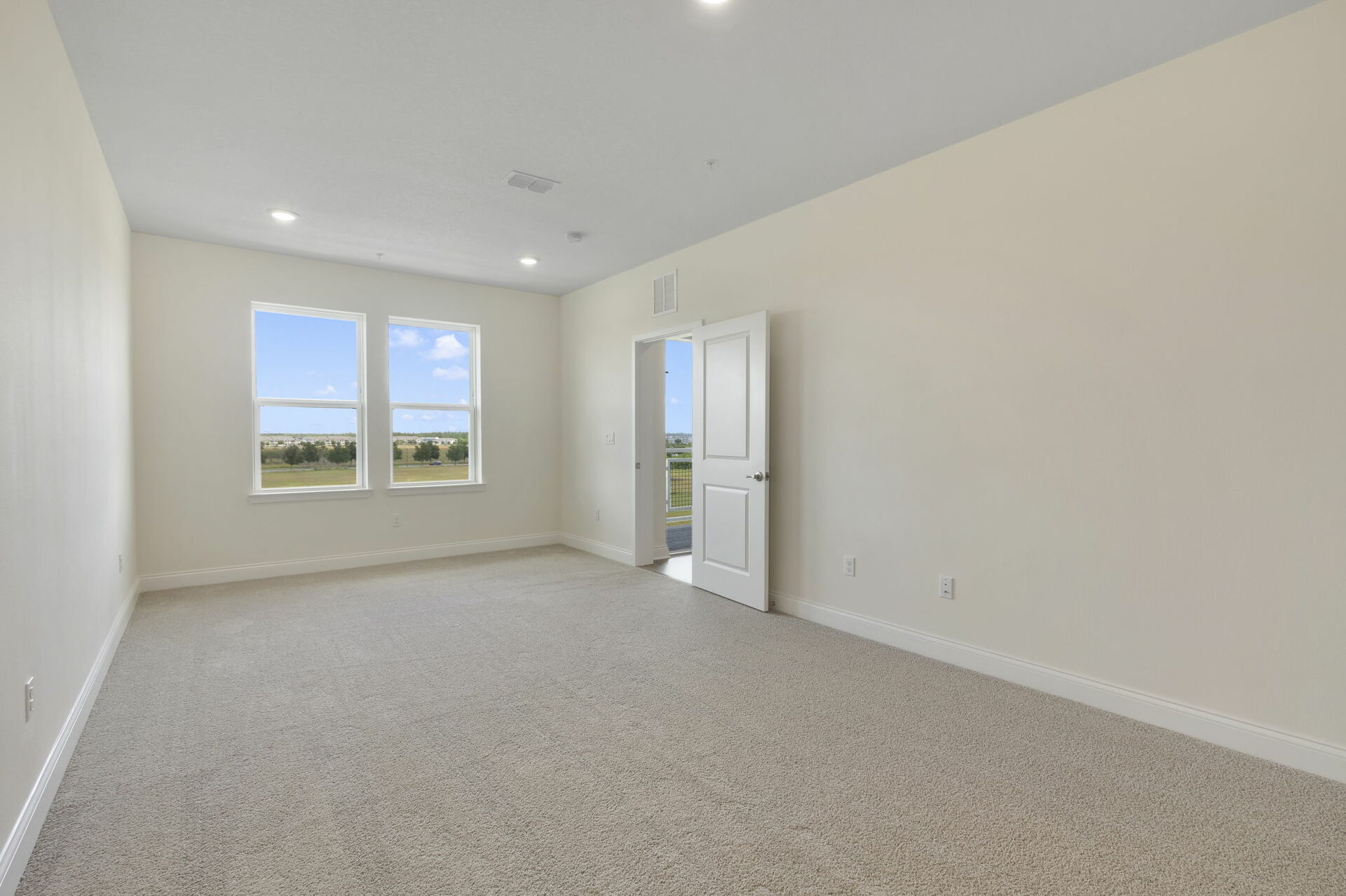 carpet throughout, large sitting room with dual window