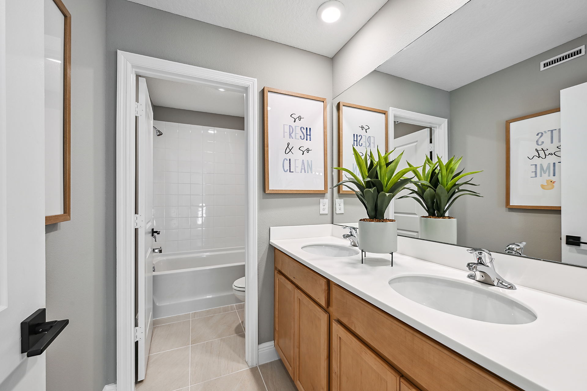 Canterbury I Bathroom 2