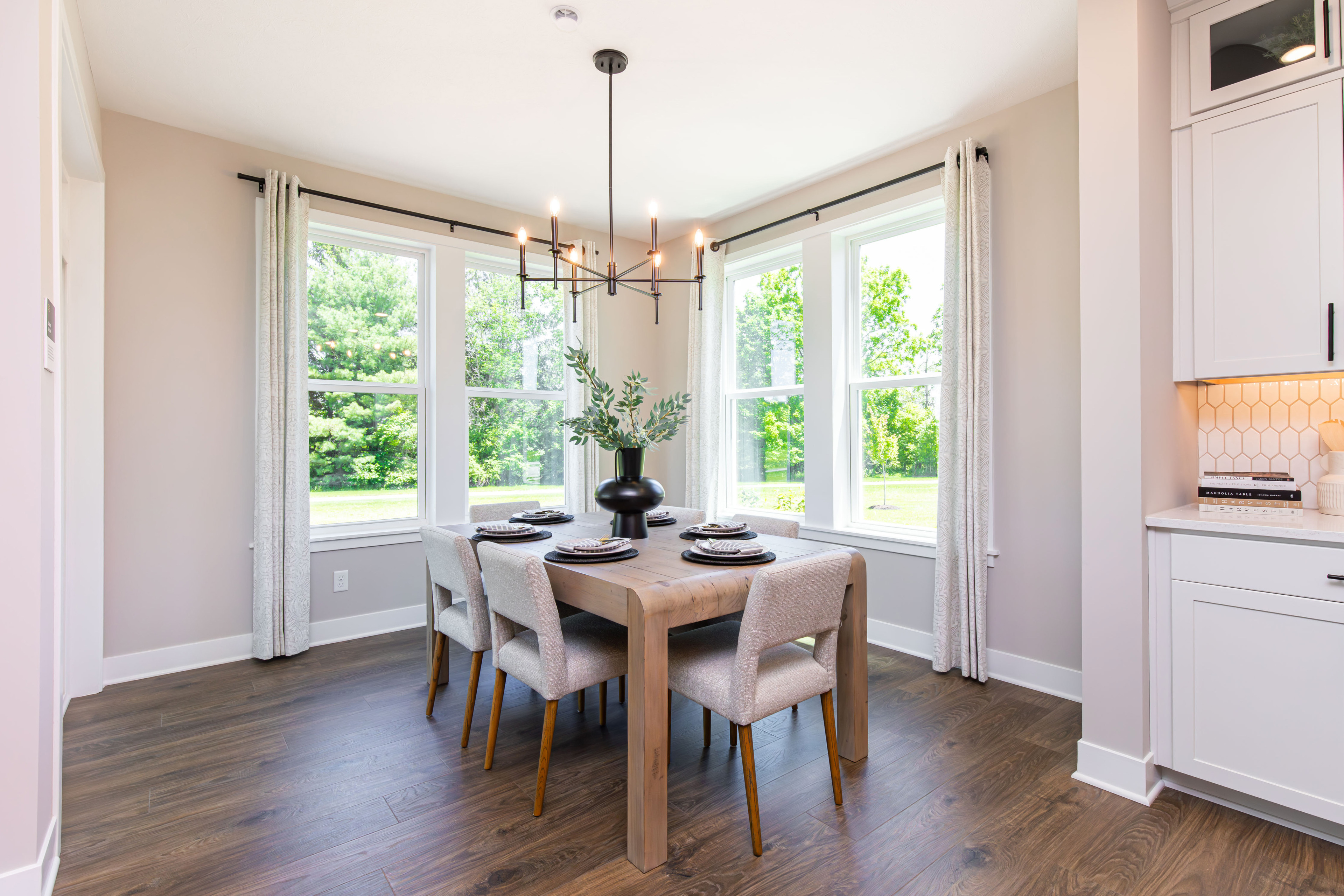 Washington Dining Area
