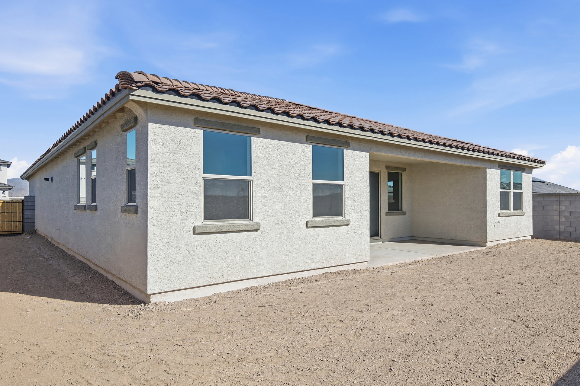 spacious covered patio to enjoy the spacious backyard