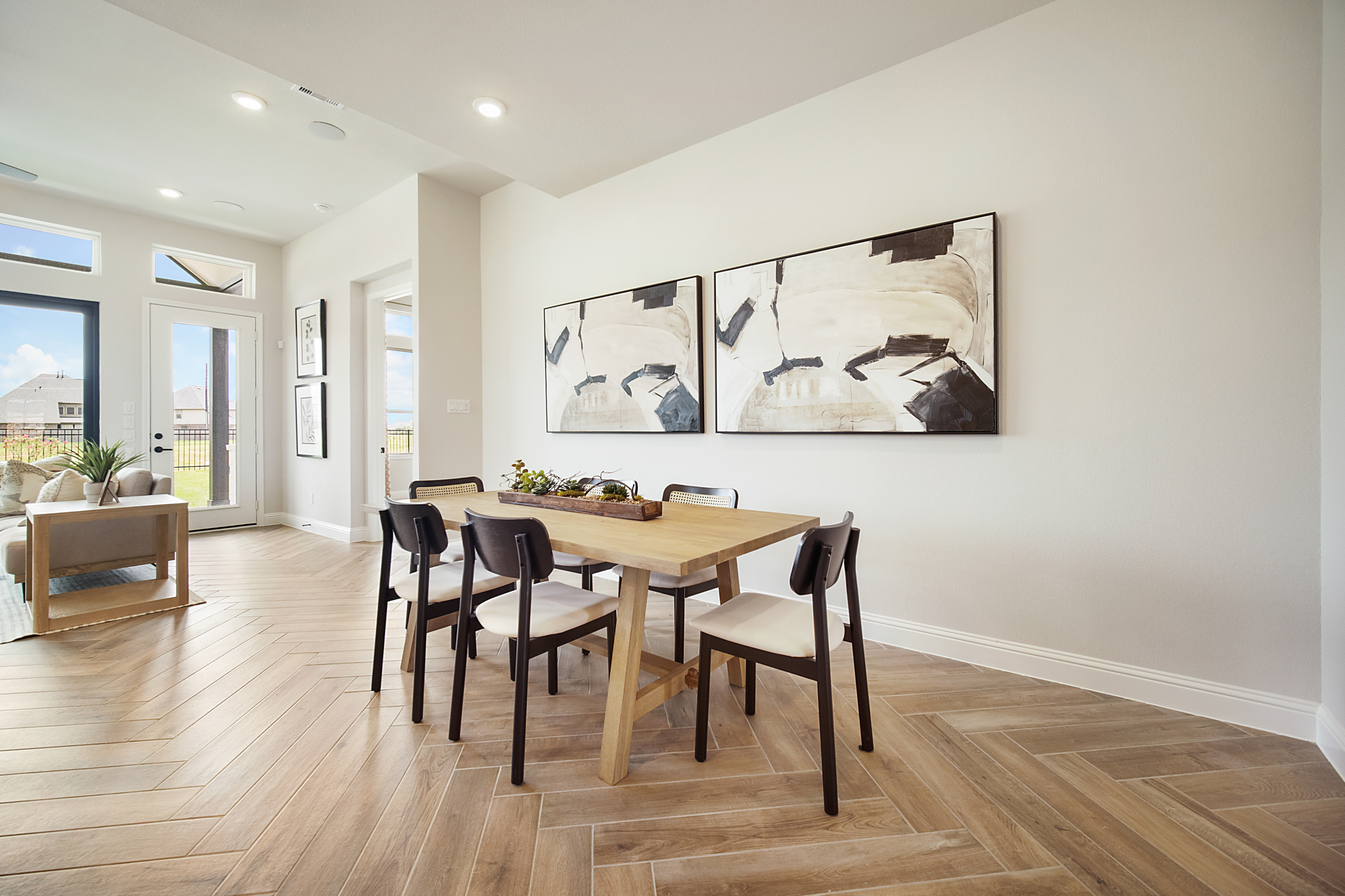 Enchante Casual Dining Room