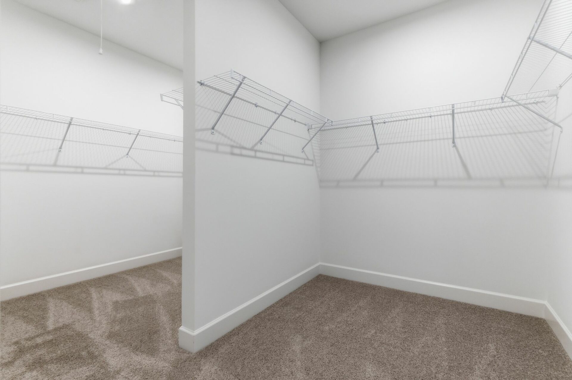 walk in closet with carpet, built-in shelving, and a half-wall divider