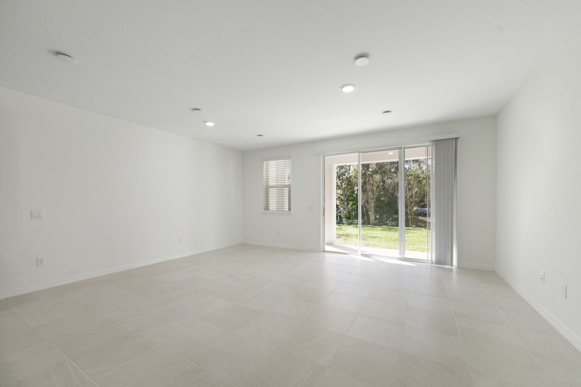 room with access of covered lanai and access to the kitchen
