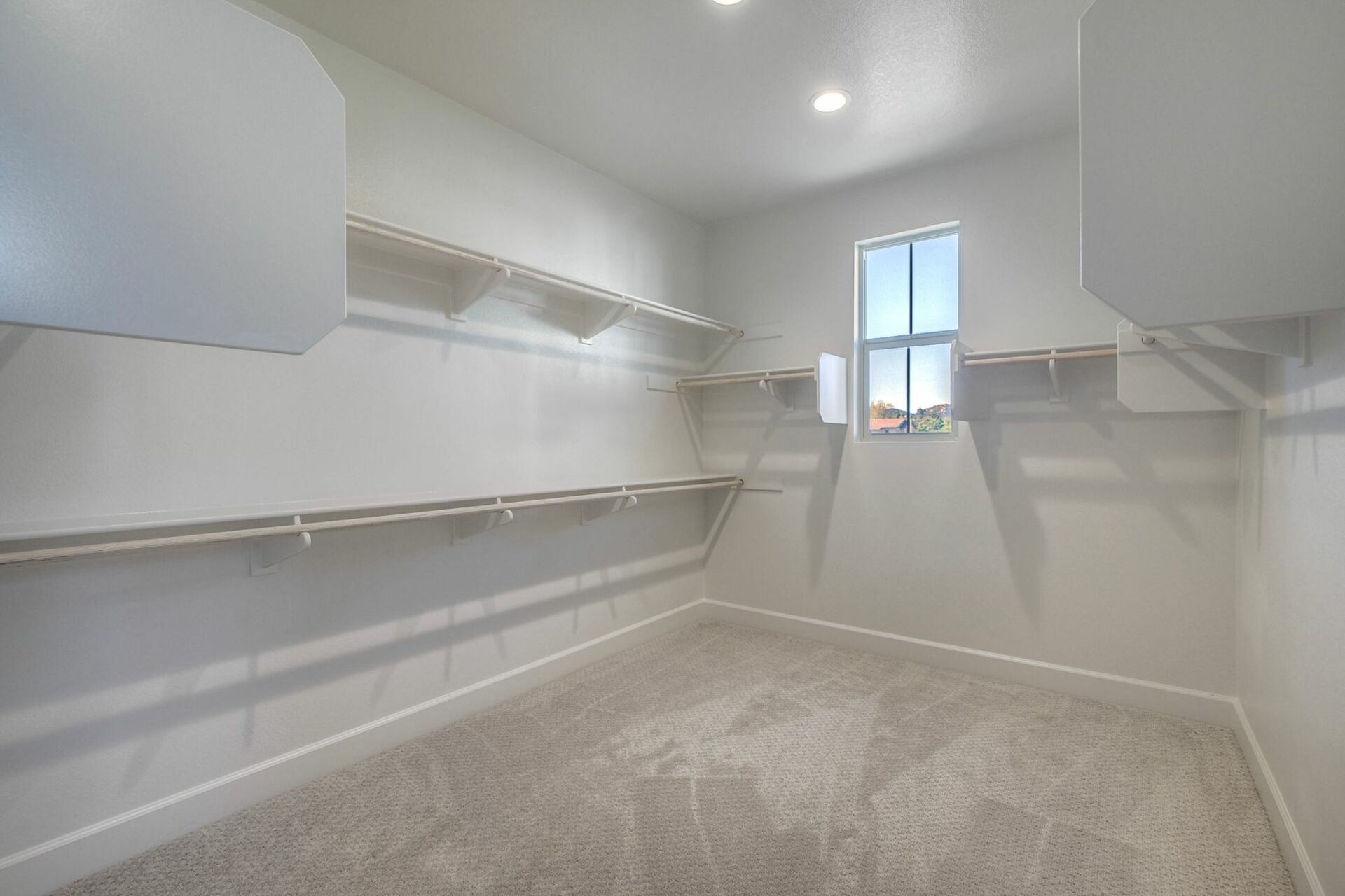 Lakemont X Walk-in Closet.jpg