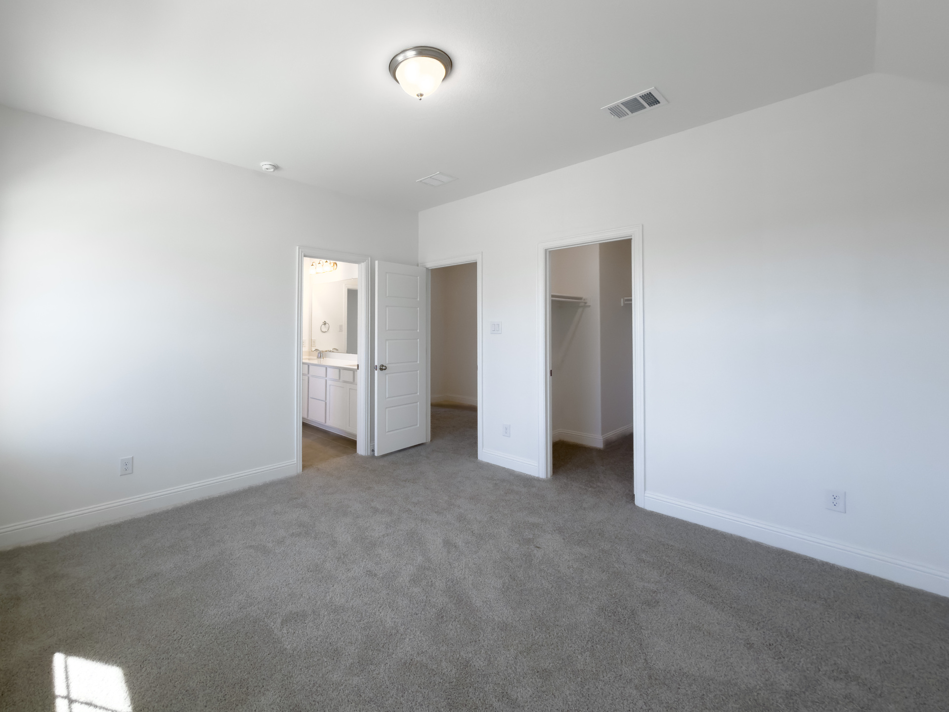 guest bedroom with carpet and attached bathroom