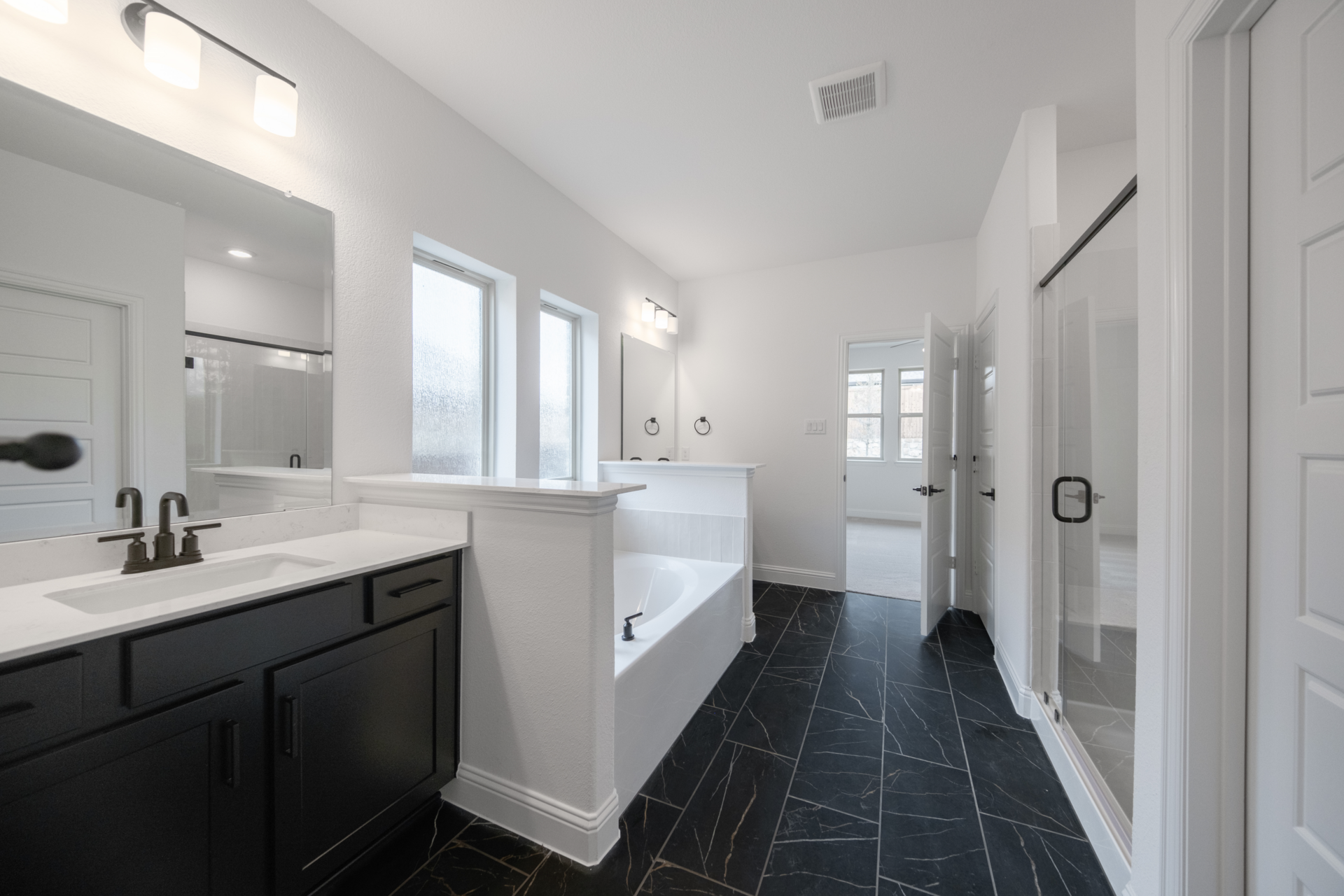 Laredo Primary Bathroom