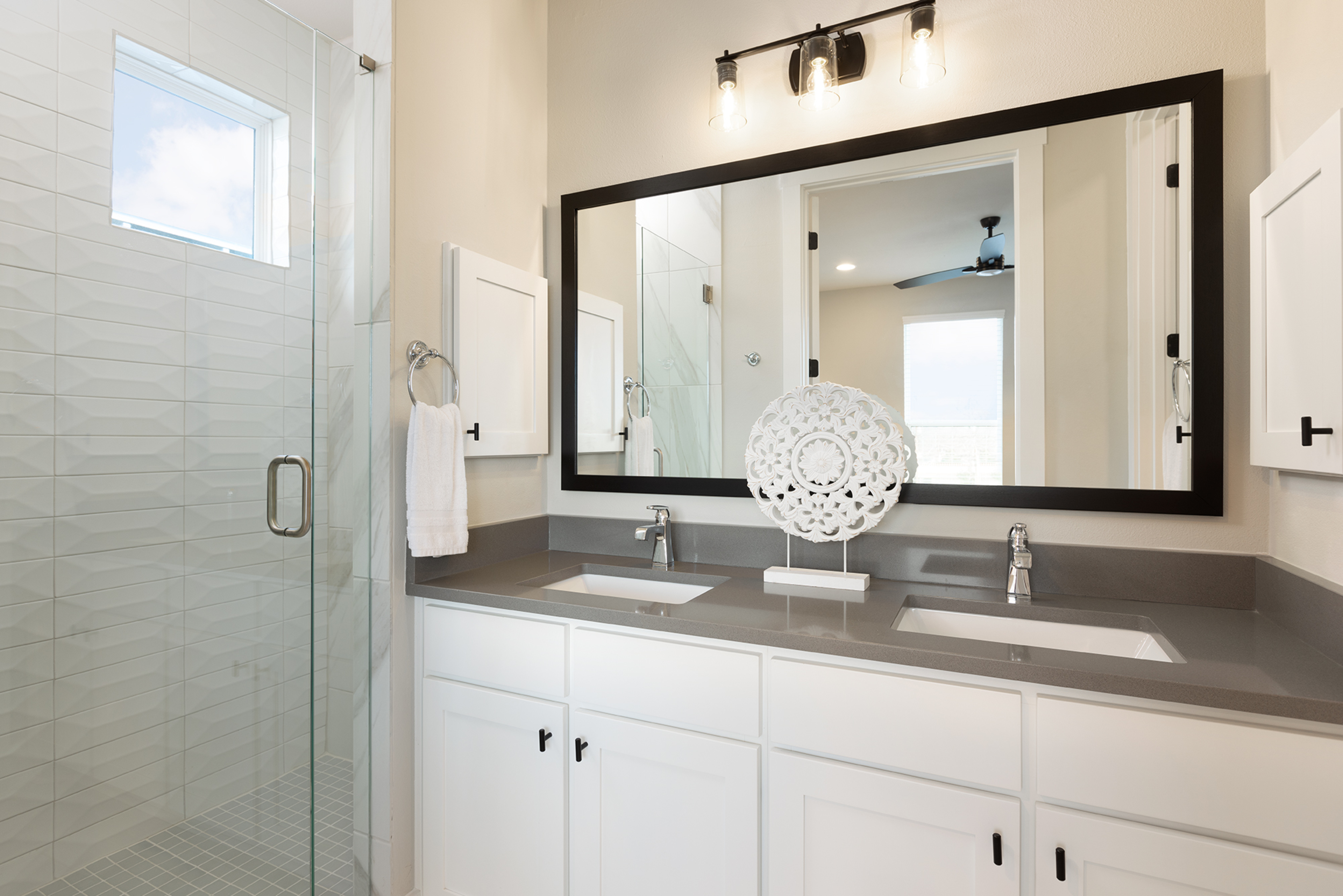 Lavaca & Guenther Primary Bathroom