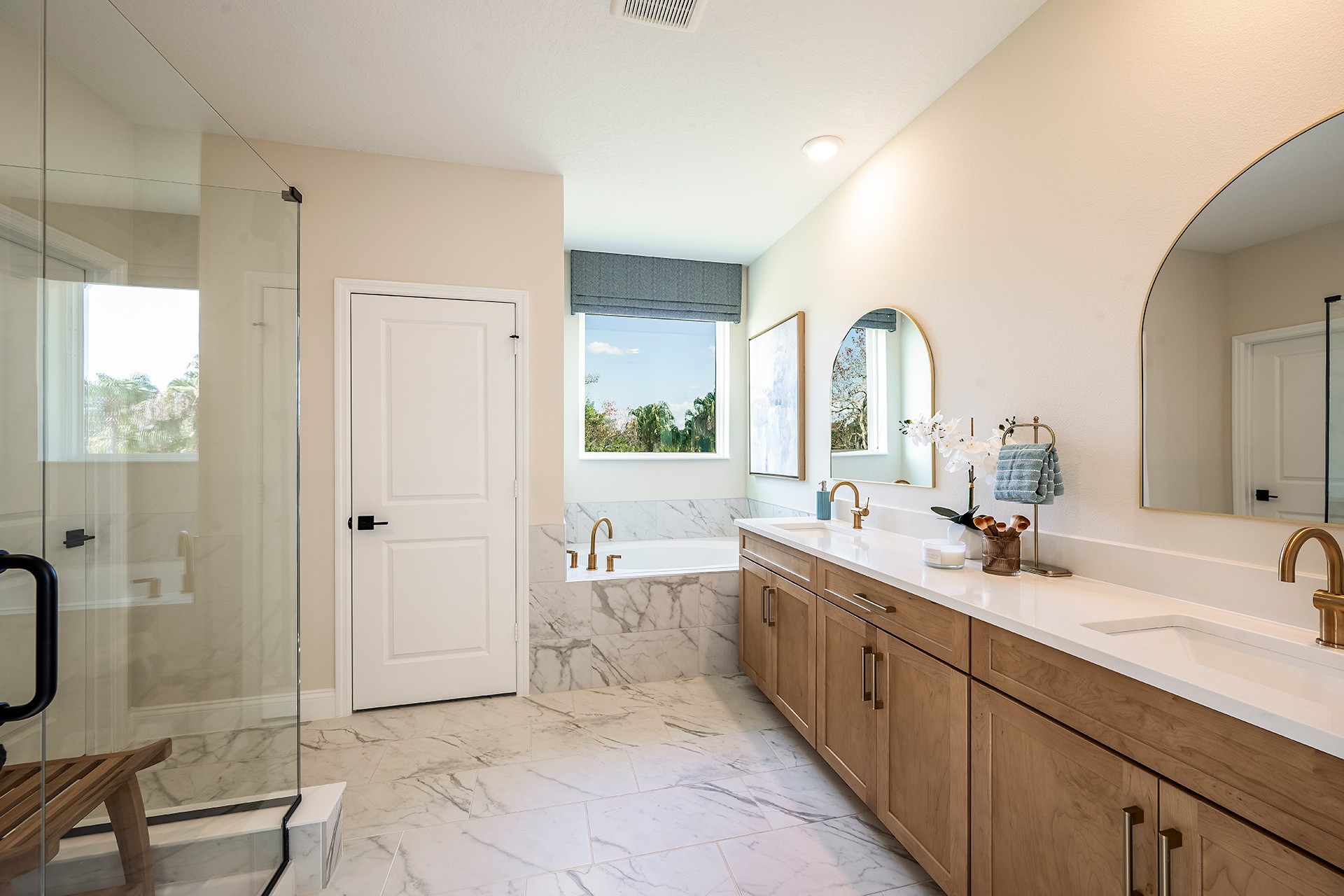 dual sink vanity with shower and tub