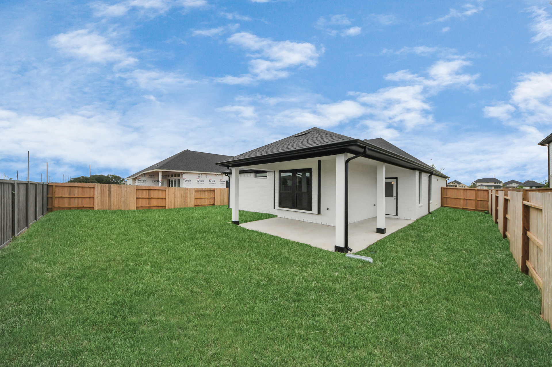 Quintera Exterior Rear