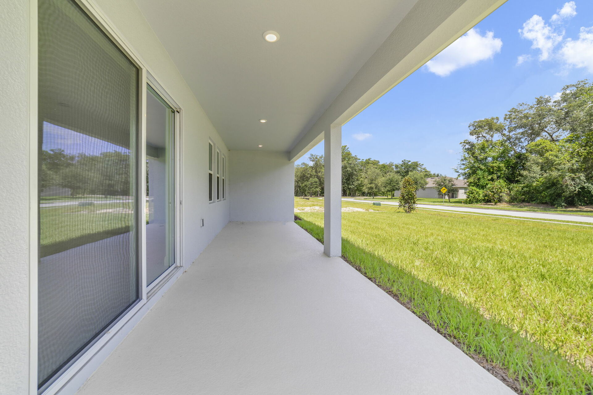 covered lanai with view of backyard