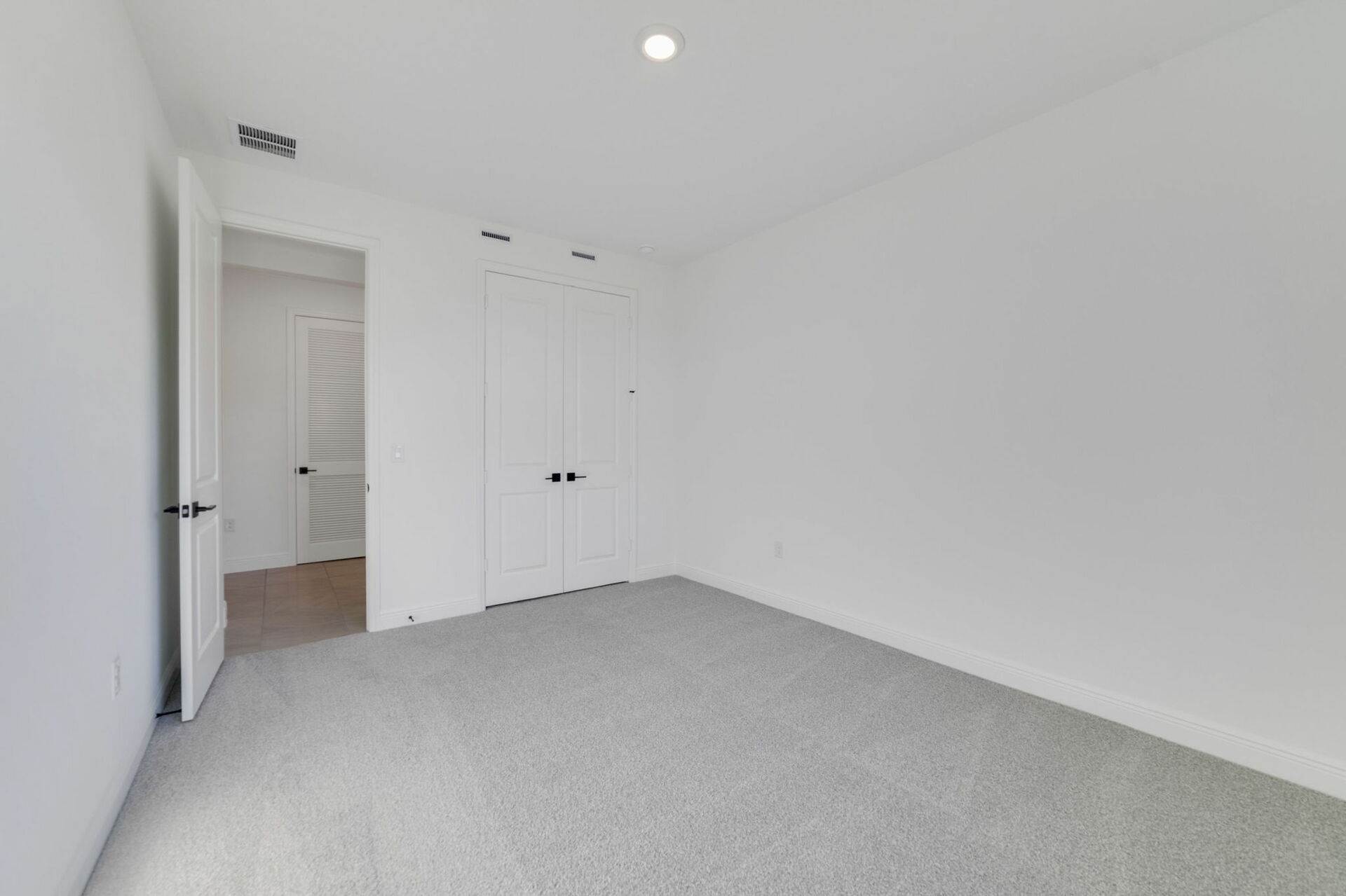 carpet throughout and large window