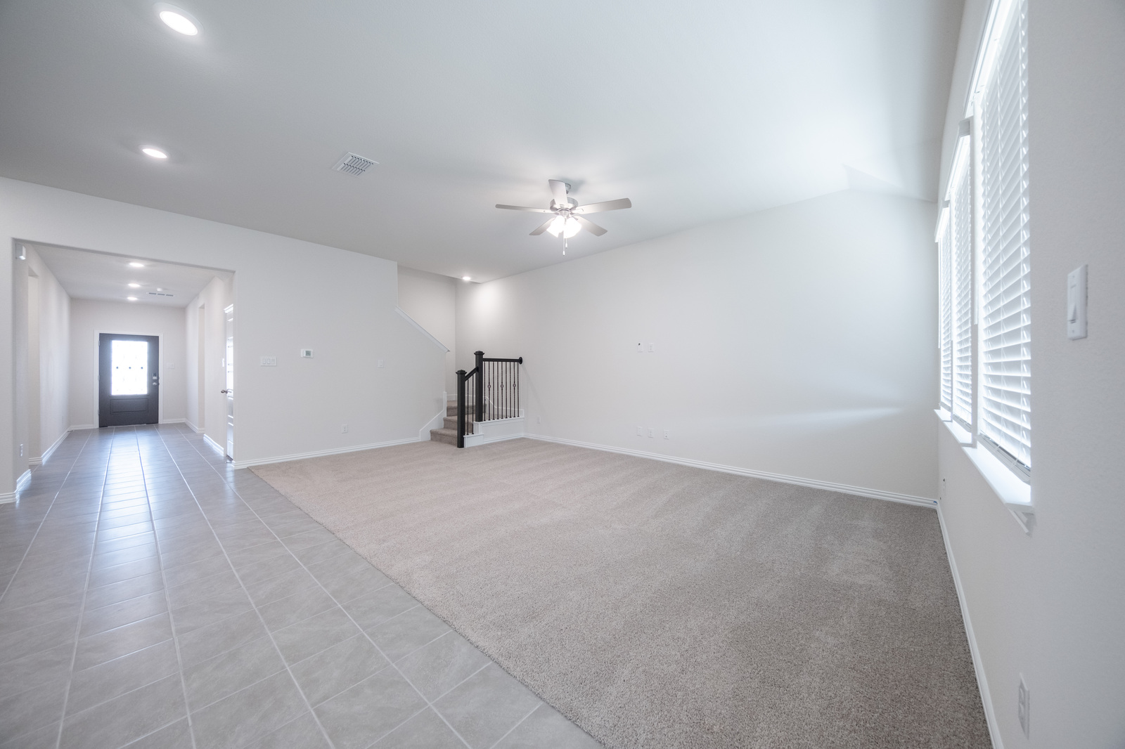 spacious great room with carpet