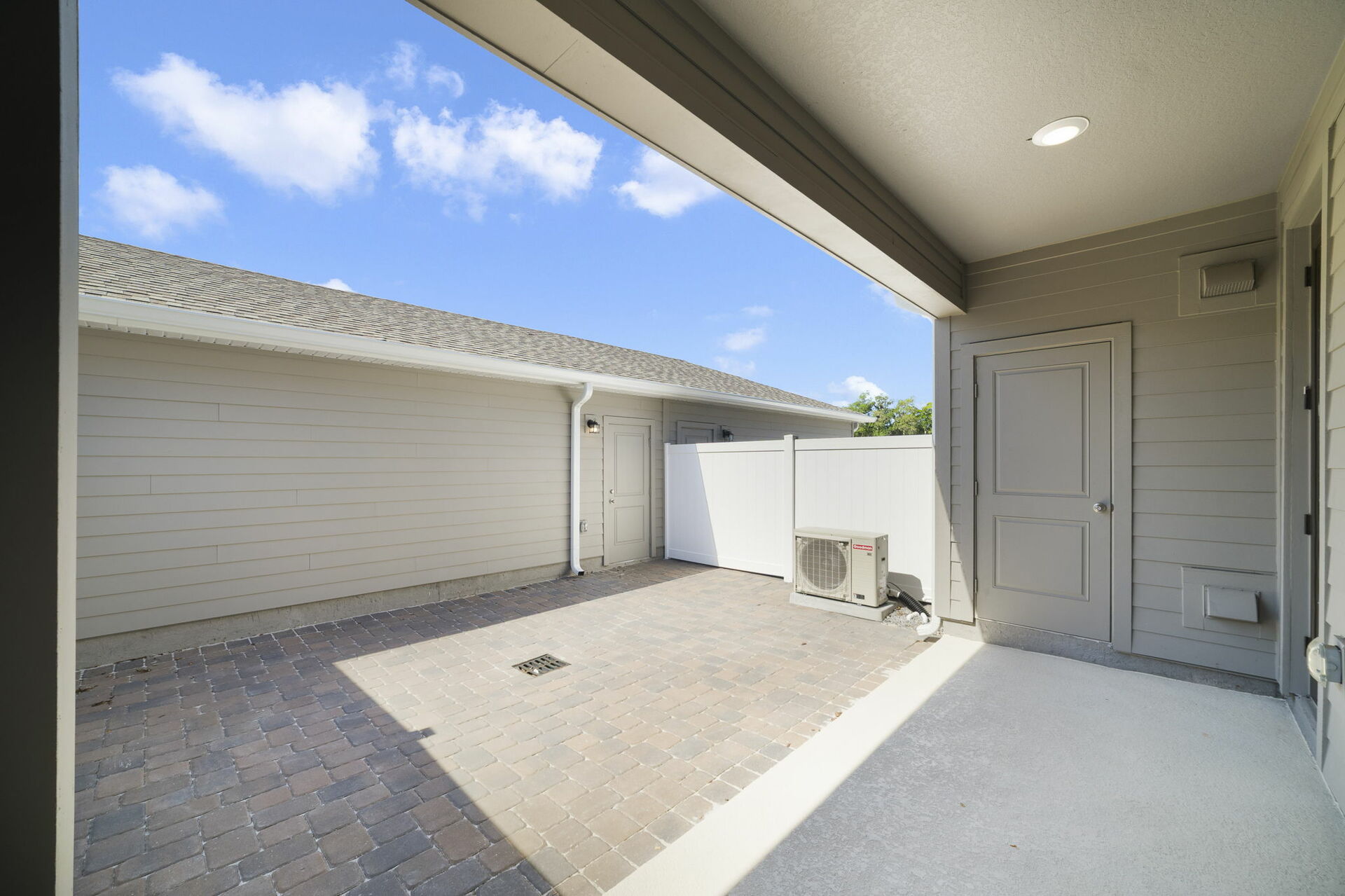 covered patio and courtyard
