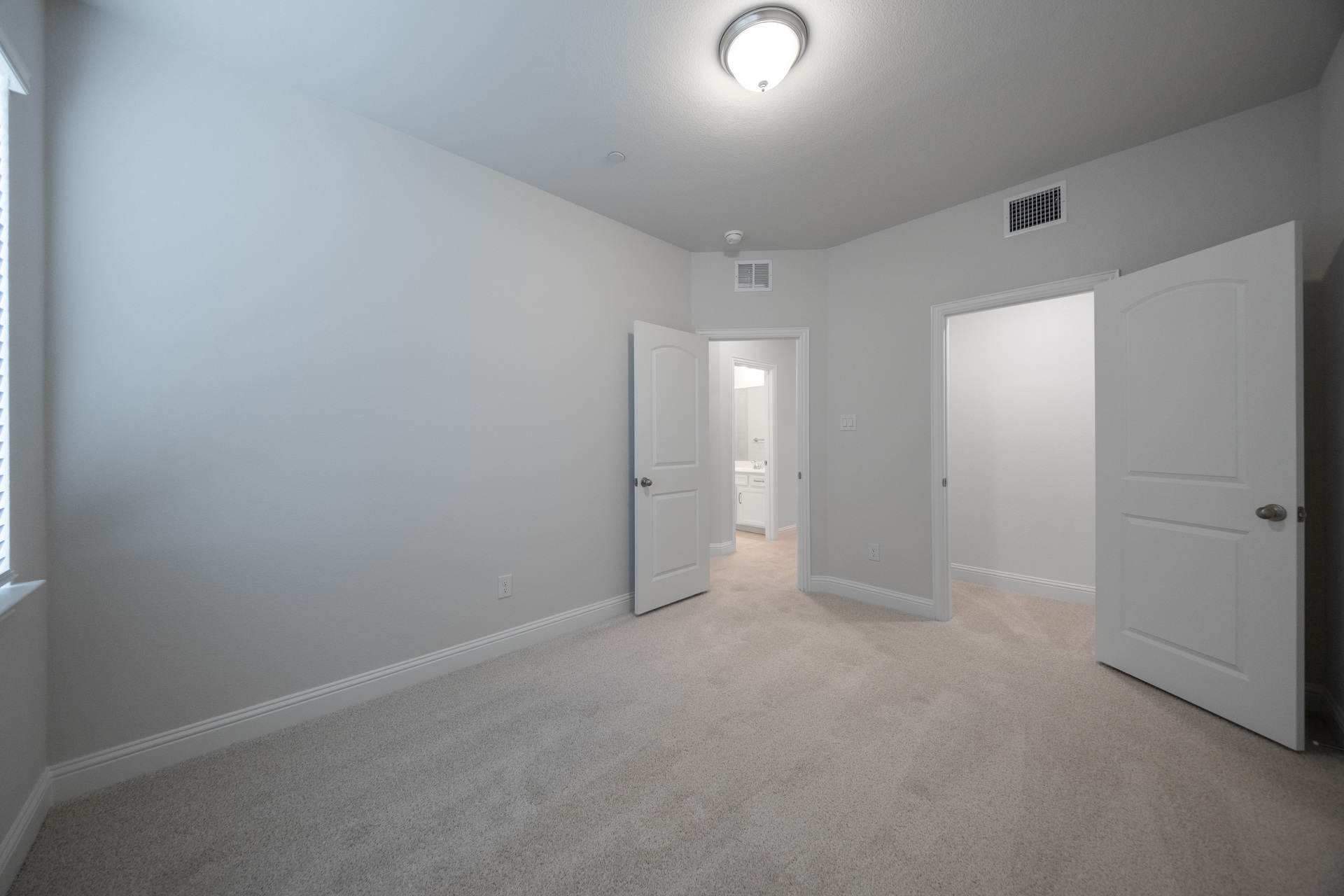 guest bedroom with carpet and walk-in closet