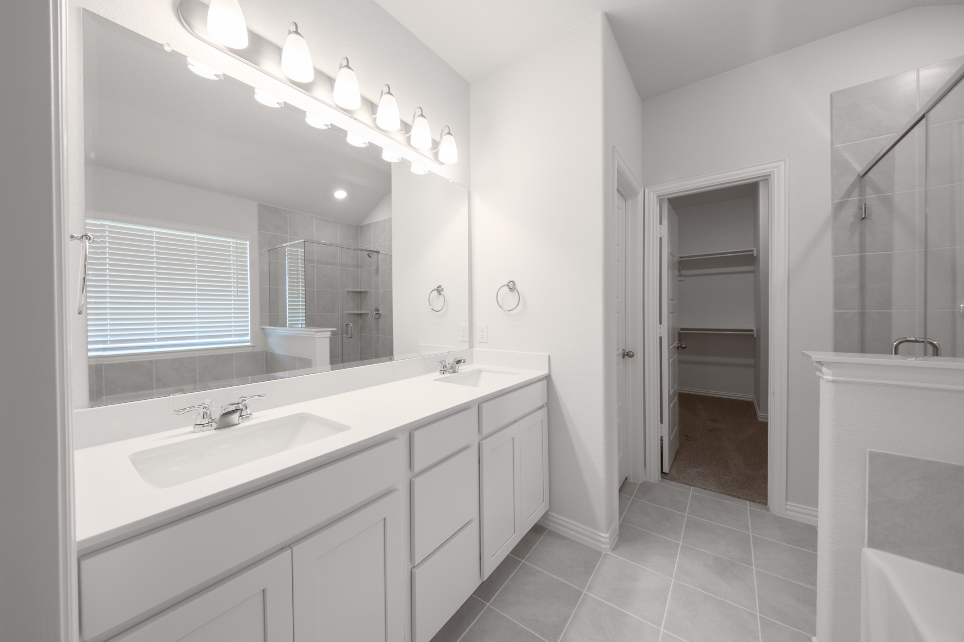 Sierra Primary Bathroom