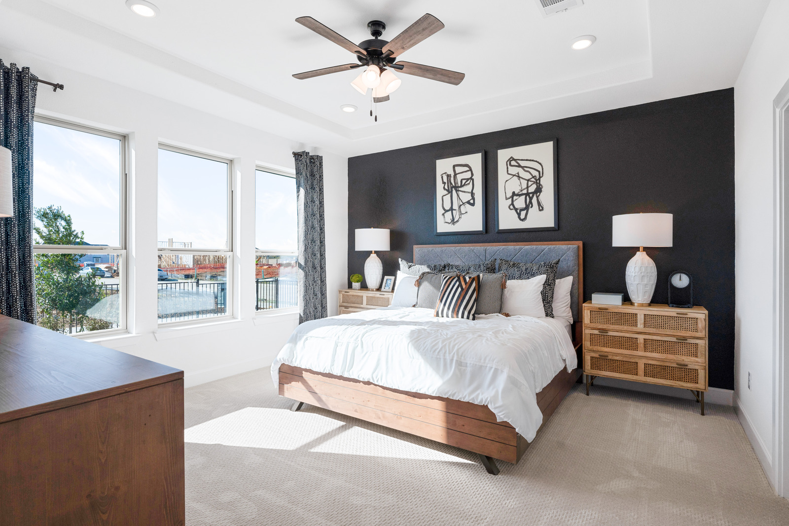 primary bedroom with carpet and ceiling fan
