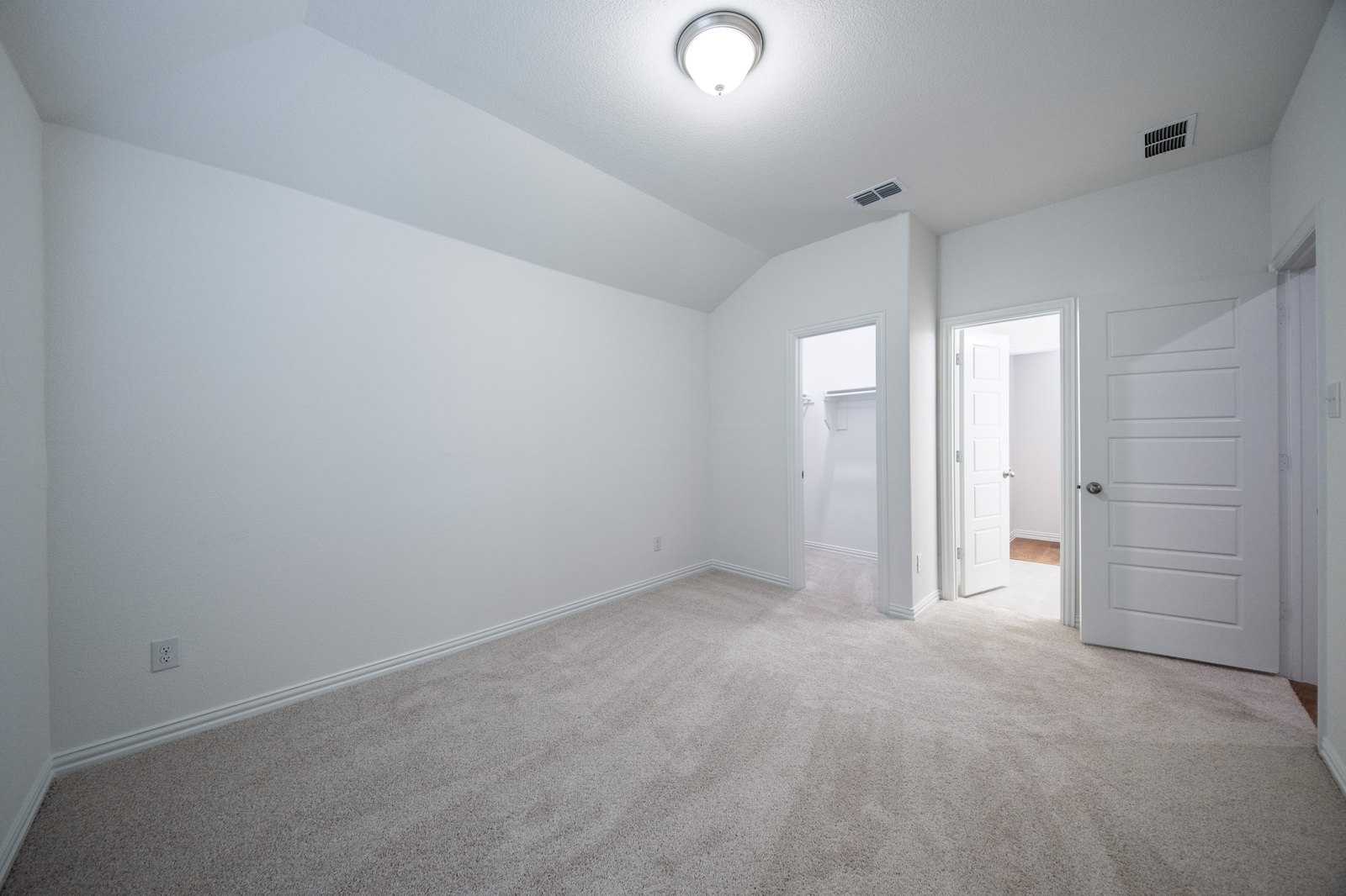 guest bedroom with carpet and attached bathroom